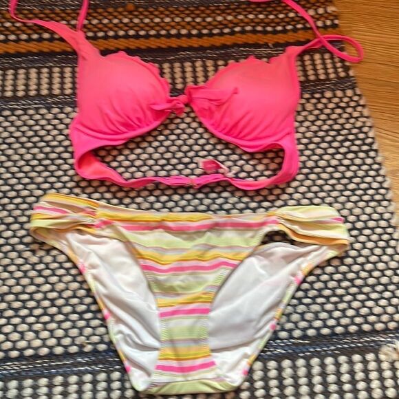 Victoria Secret Bikini.  Top sz 36B.  Bottoms M. - Picture 1 of 7
